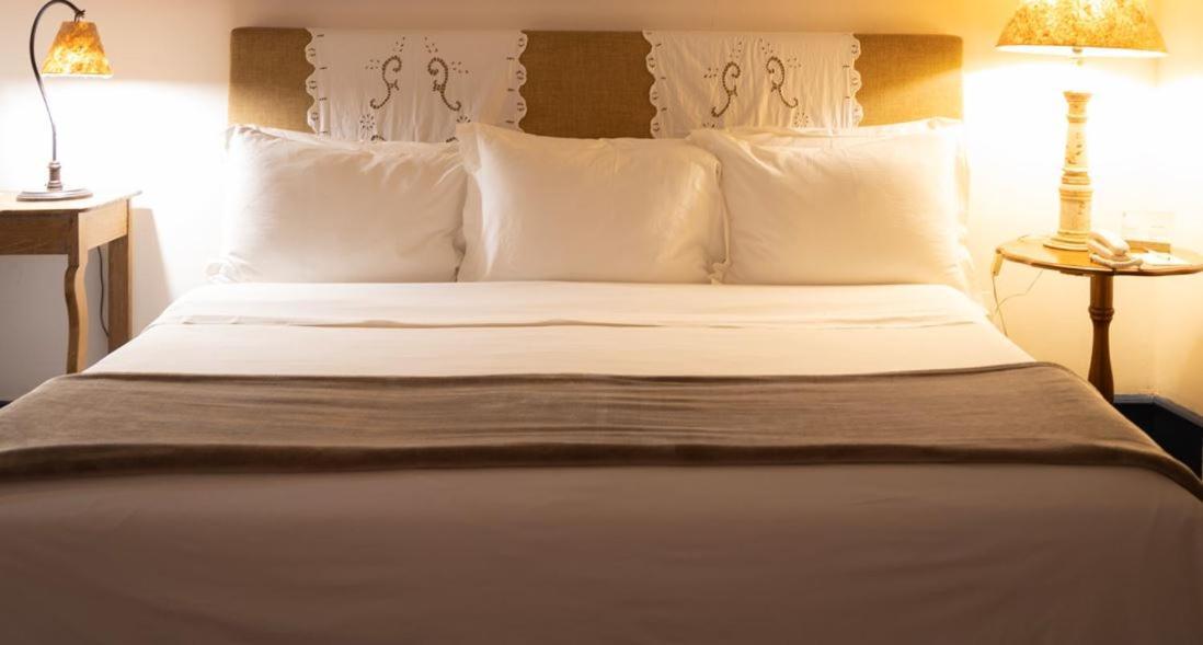 罗萨里奥太阳酒店 欧鲁普雷图 外观 照片 A bed