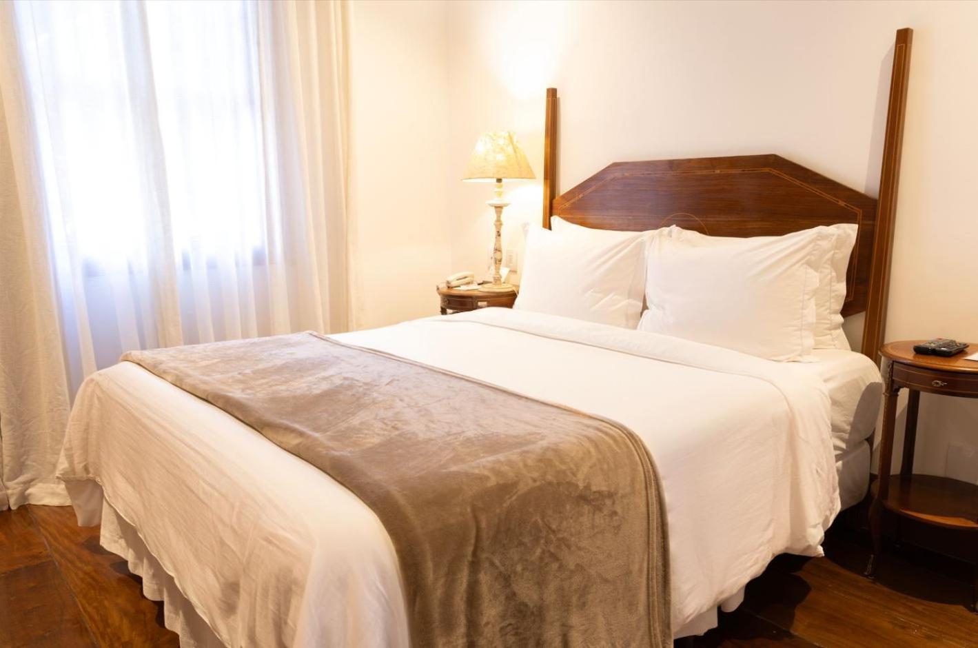 罗萨里奥太阳酒店 欧鲁普雷图 外观 照片 A bed